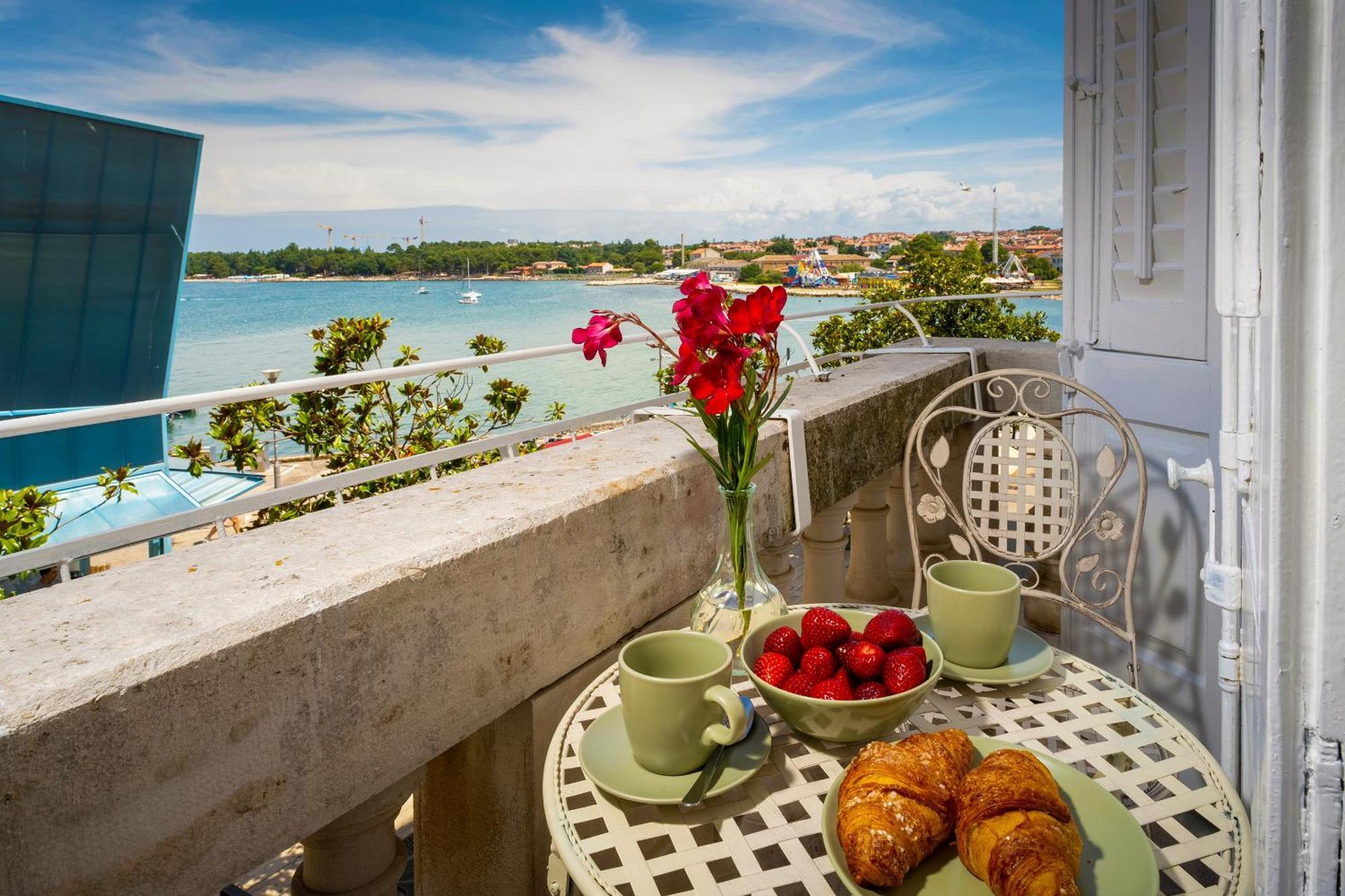 Romeo And Juliet Apartment With Balcony And Sea View Porec Luaran gambar